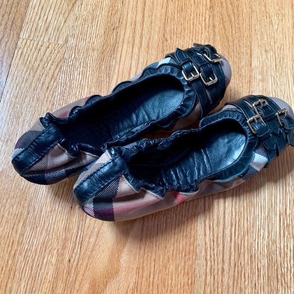 Authentic Burberry Flats - Picture 4 of 4